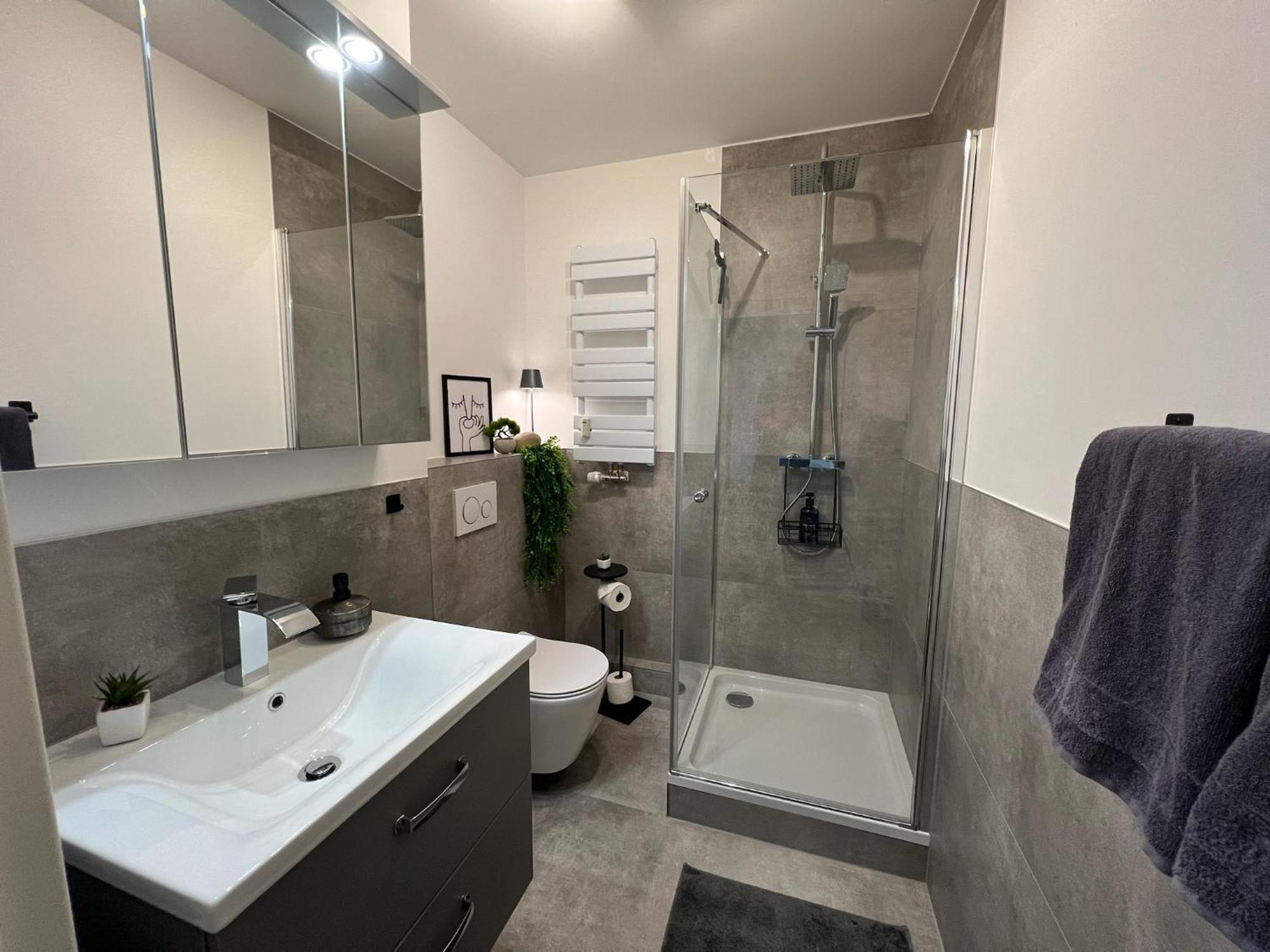 W&D Living - Fewo Kleines Italien Mit Parkplatz Und Balkon Celle Exterior foto
