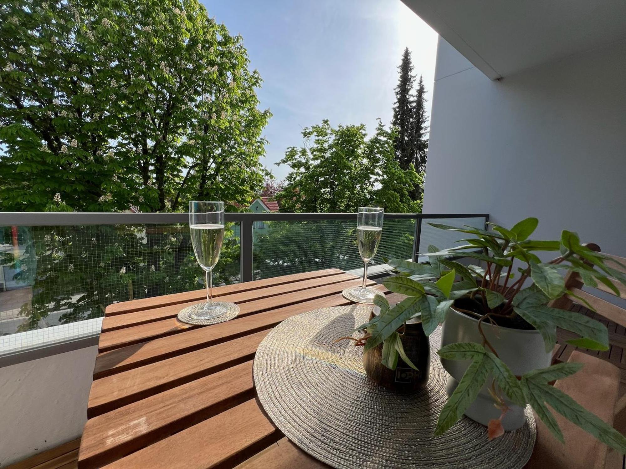 W&D Living - Fewo Kleines Italien Mit Parkplatz Und Balkon Celle Exterior foto