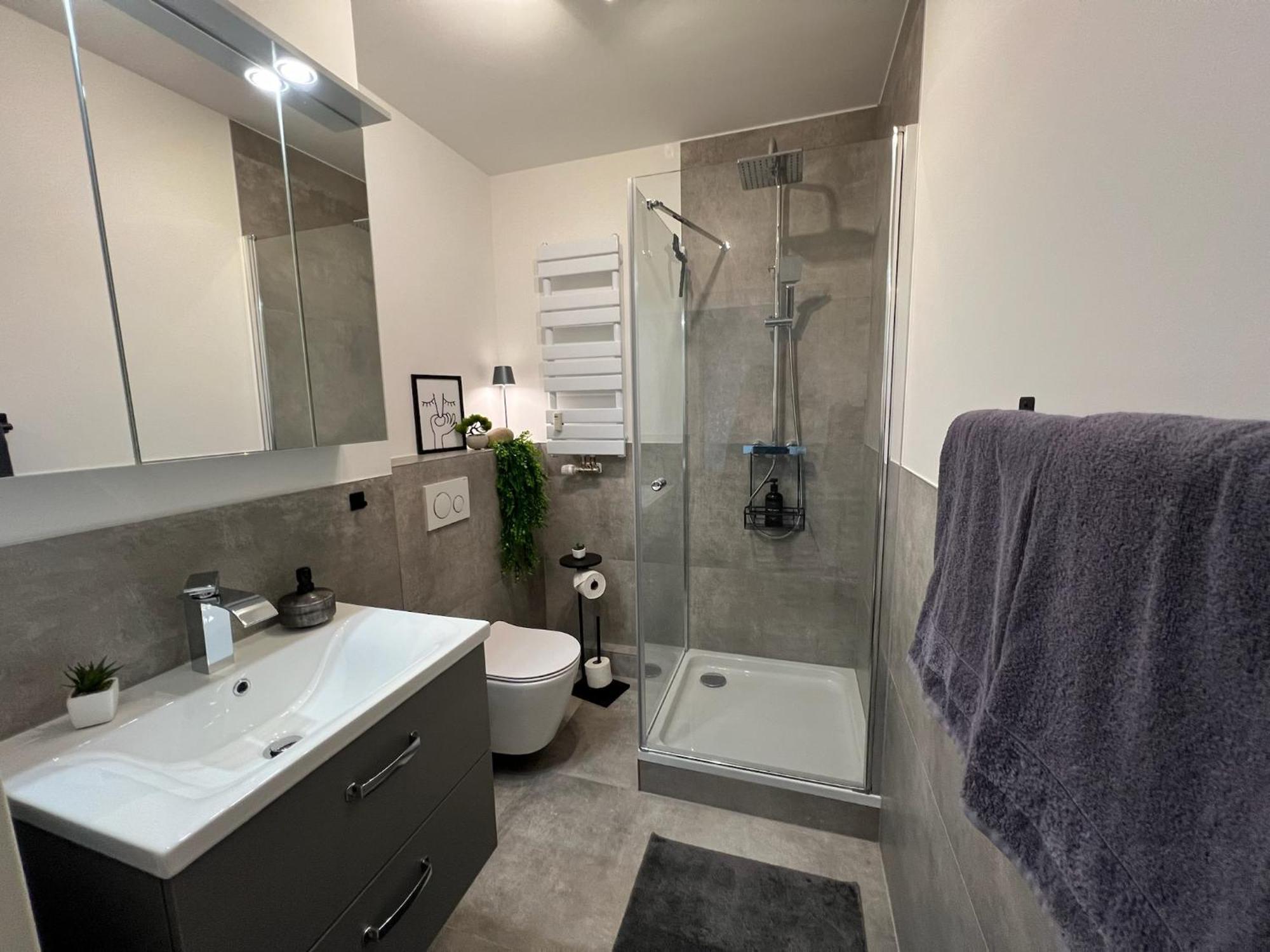 W&D Living - Fewo Kleines Italien Mit Parkplatz Und Balkon Celle Exterior foto