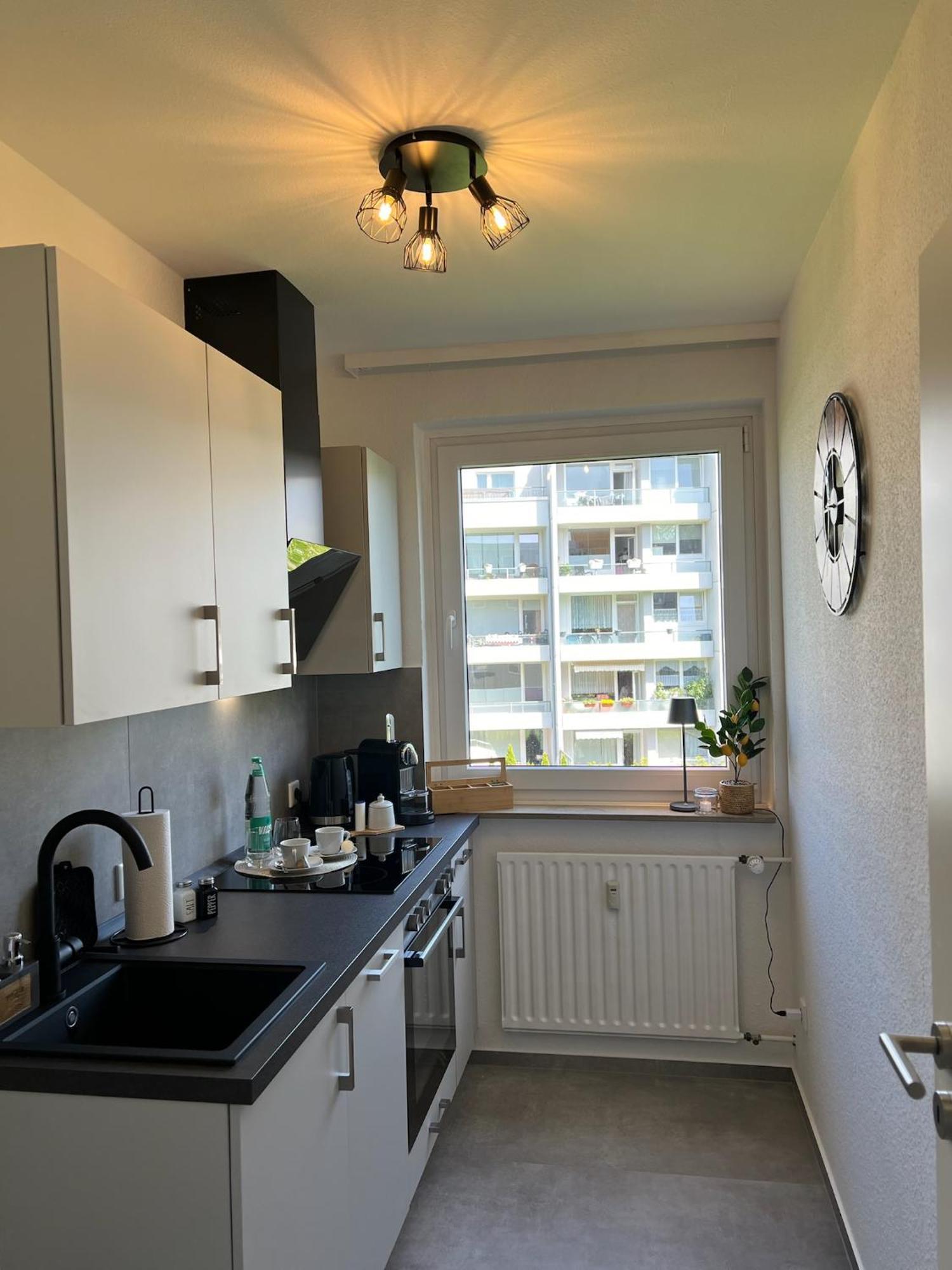 W&D Living - Fewo Kleines Italien Mit Parkplatz Und Balkon Celle Exterior foto