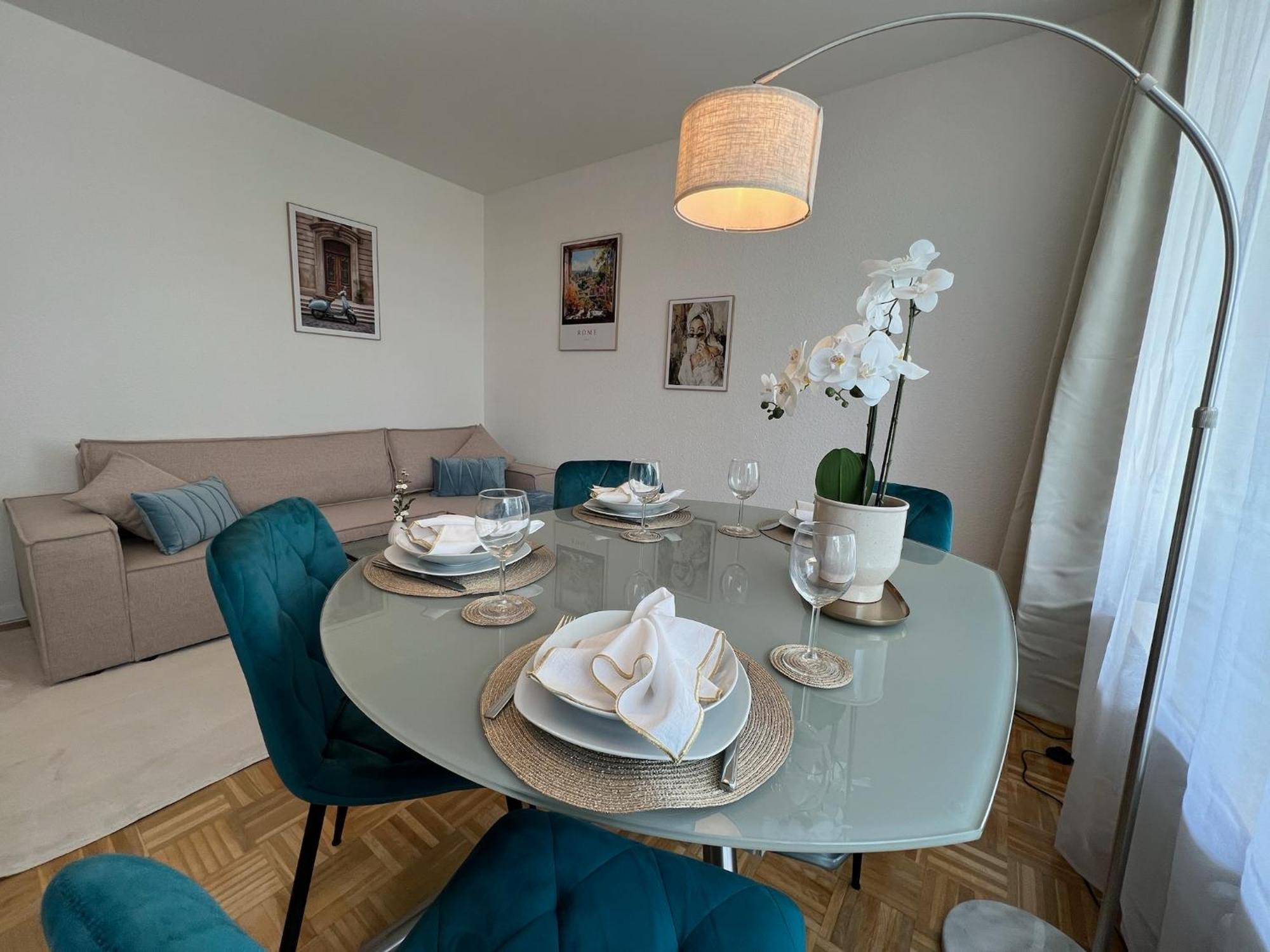 W&D Living - Fewo Kleines Italien Mit Parkplatz Und Balkon Celle Exterior foto