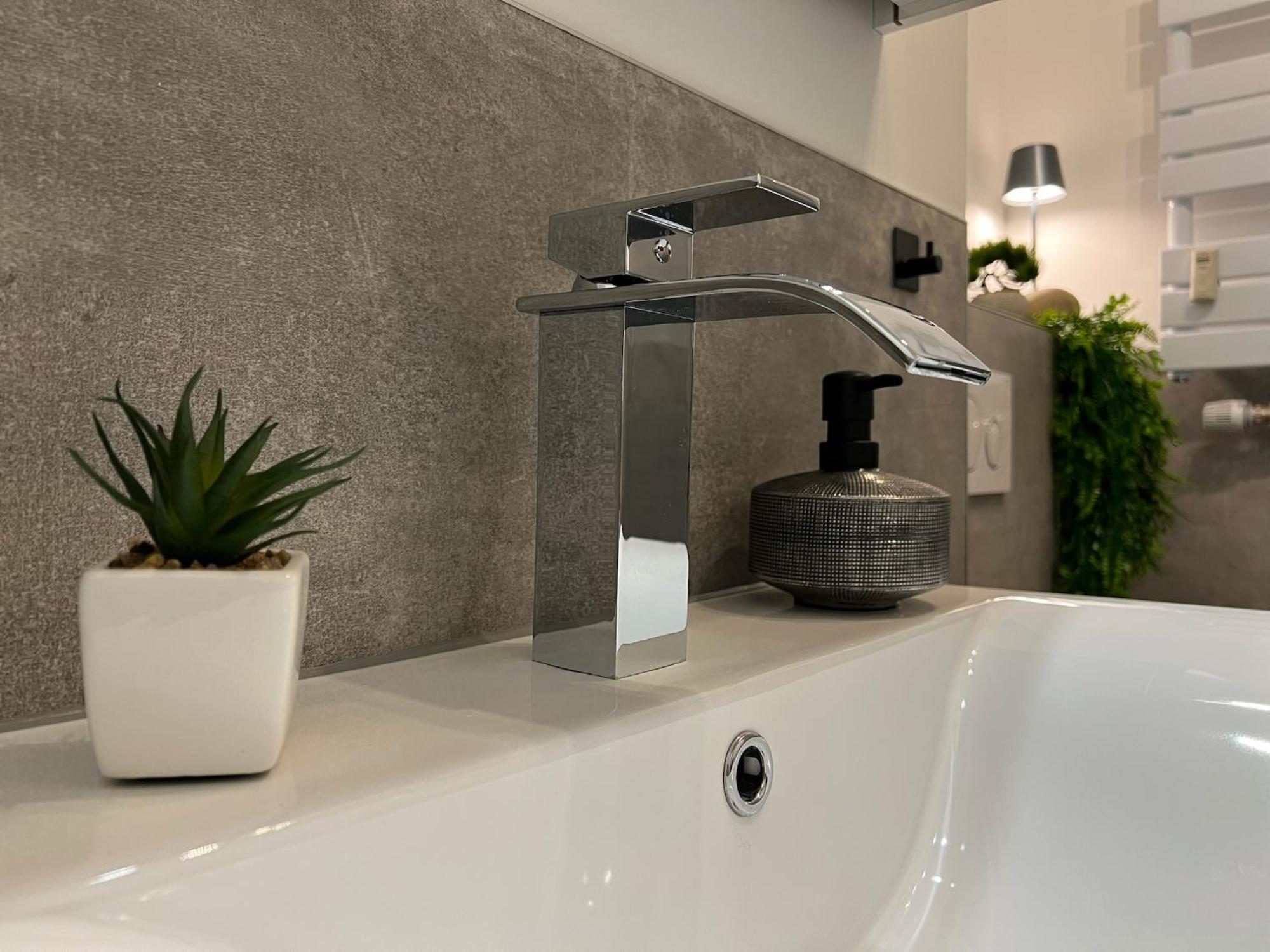 W&D Living - Fewo Kleines Italien Mit Parkplatz Und Balkon Celle Exterior foto