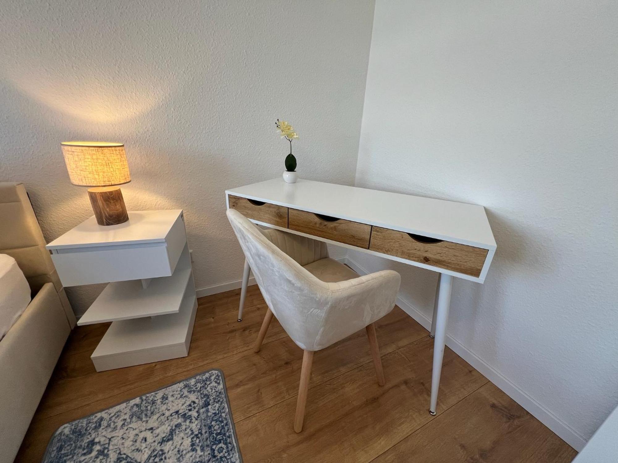 W&D Living - Fewo Kleines Italien Mit Parkplatz Und Balkon Celle Exterior foto