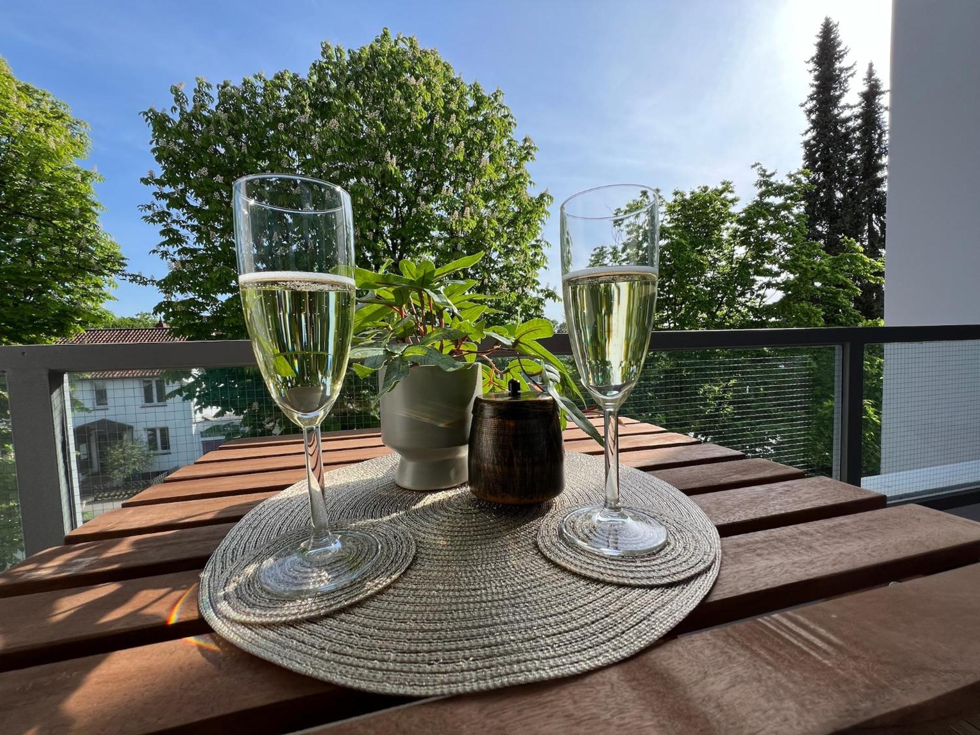 W&D Living - Fewo Kleines Italien Mit Parkplatz Und Balkon Celle Exterior foto