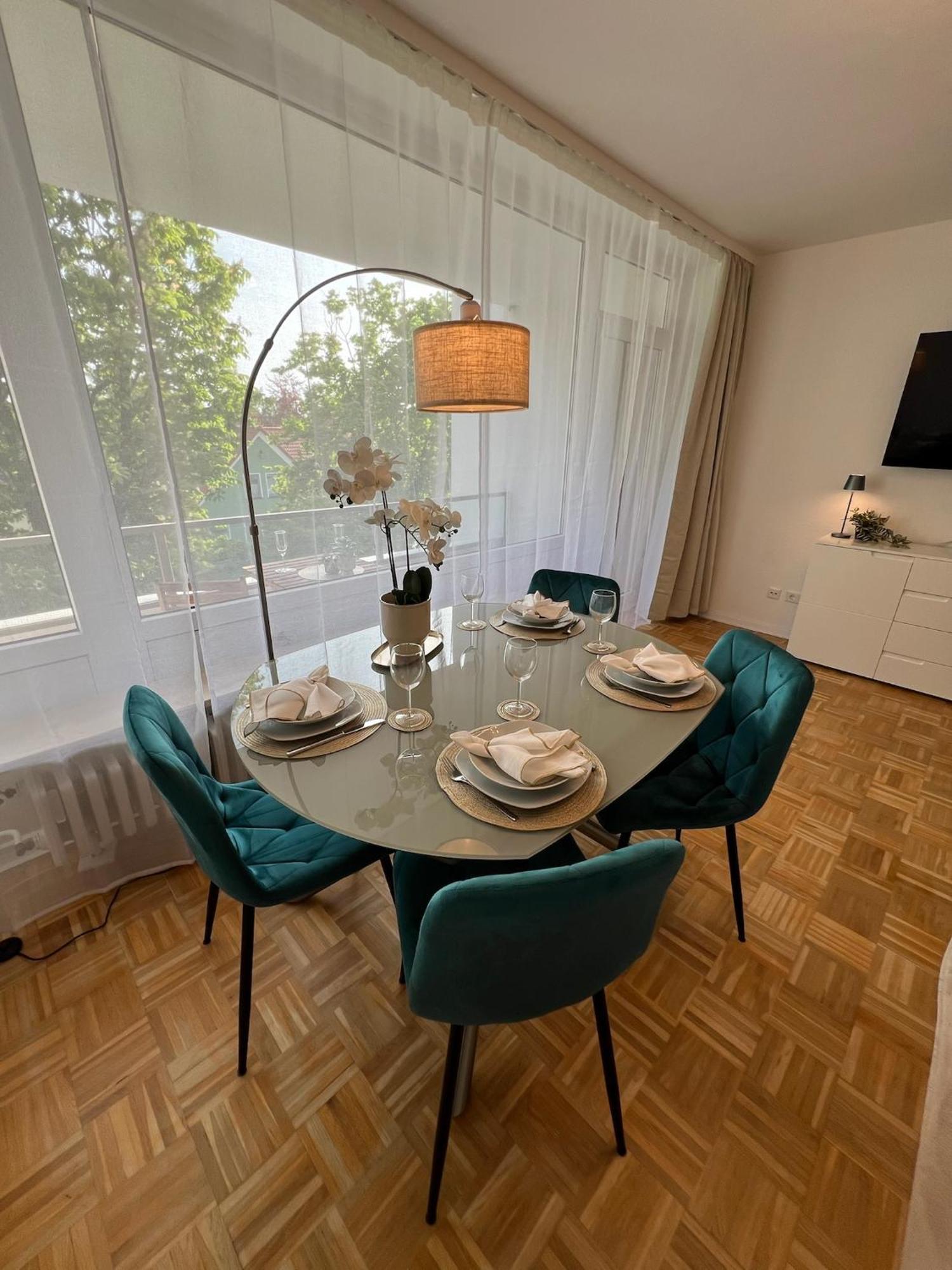 W&D Living - Fewo Kleines Italien Mit Parkplatz Und Balkon Celle Exterior foto